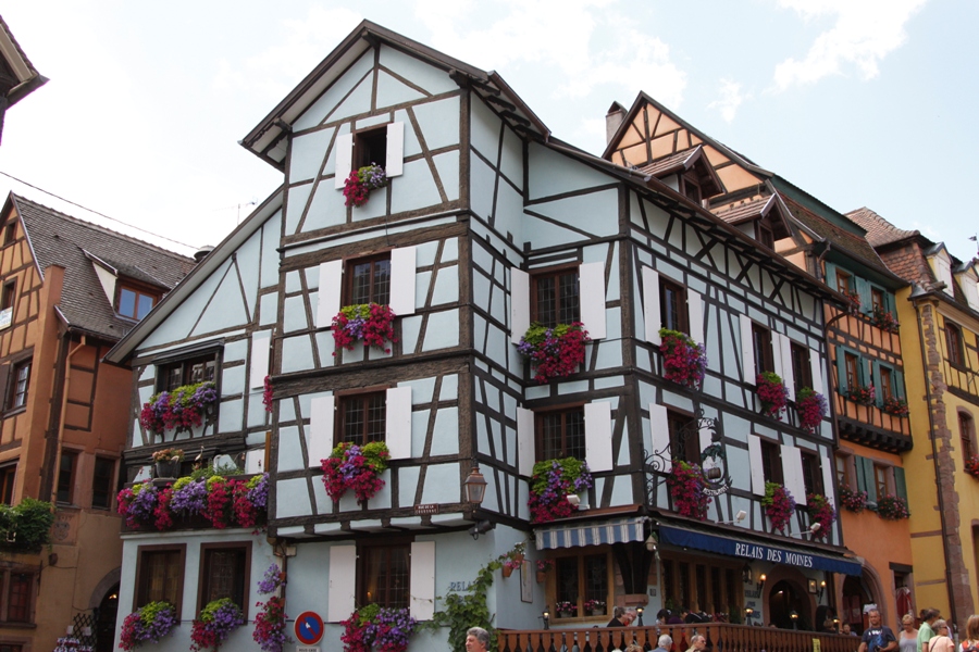 Tipica casa a Riquewihr -  Typical house in Riquewihr